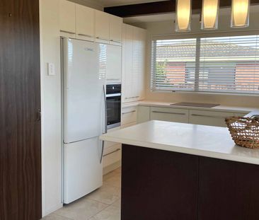 HOME SWEET BEAUTIFUL HOME - CENTRALLY LOCATED - WAIUKU - Photo 2