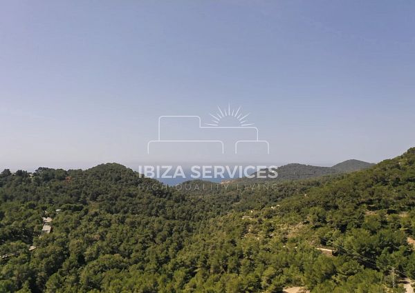 Private: Exclusive 5-Bedroom Villa for seasonal Rental in Roca Llisa