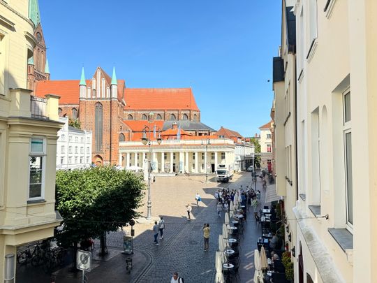 Zentrales Wohnen mit historischem Charme und modernem Komfort - Foto 1