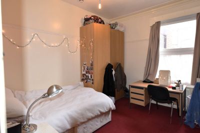 6 bedroom House in Queens Road, Leeds - Photo 3