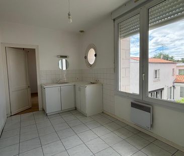Location Appartement 2 pièces 44m² LA ROCHELLE 17000 - Photo 5