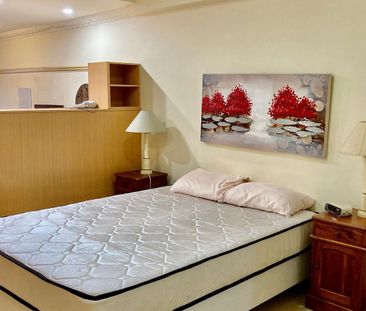 Spacious One Bed Room Apartment at Fantastic Location in CBD! - Photo 3