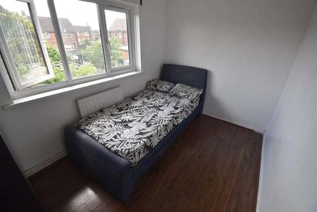 St Augustine Road, Chadwell St, RM16 - Photo 3