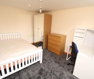 6 bedroom detached house to rent - Photo 5