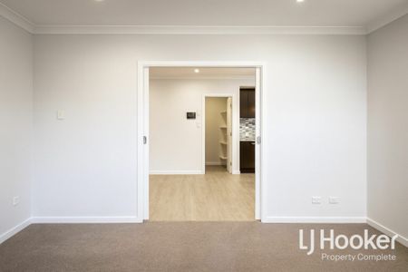 Welcome To Luxury Living At It's Finest! - Photo 4