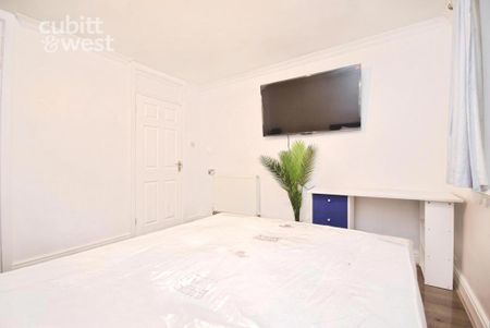 1 bedroom in a flat share to rent - Photo 3