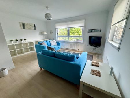 3 bedroom flat to rent - Photo 3