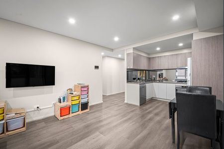 Modern Apartment in Prime Toongabbie Location - Photo 2