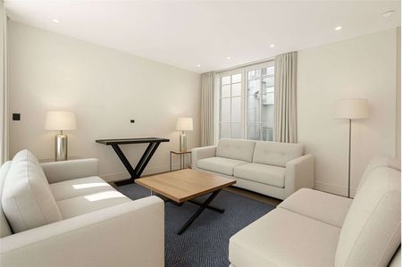 Three-Bedroom Maisonette with Private Garden in Belgravia - Photo 2