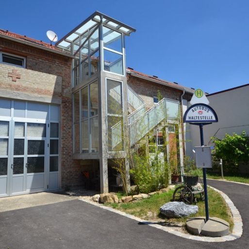 Hübsche Dachgeschosswohnung in Ruhelage- sofortiger Einzug möglich! - Photo 1