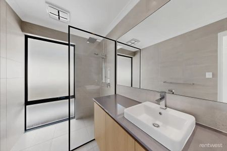 “Executive Living in Prime Willetton Location – Rossmoyne SHS Zone” - Photo 3