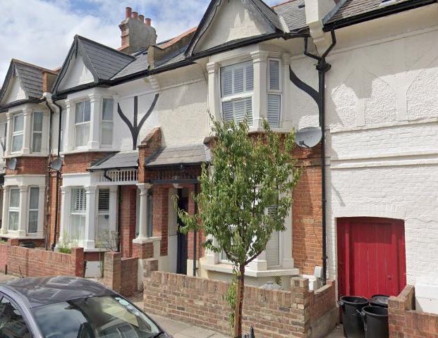 4 bedroom semi-detached house to rent - Photo 1