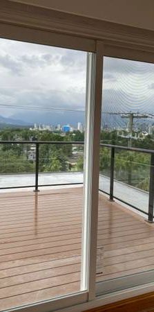 One Bedroom in the heart of Kits with a view - Photo 1