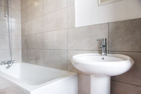 Queens Road, Hyde Park, Leeds - Photo 4