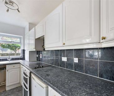 Recently upgraded, 1 bedroom house to rent with front garden and al... - Photo 4