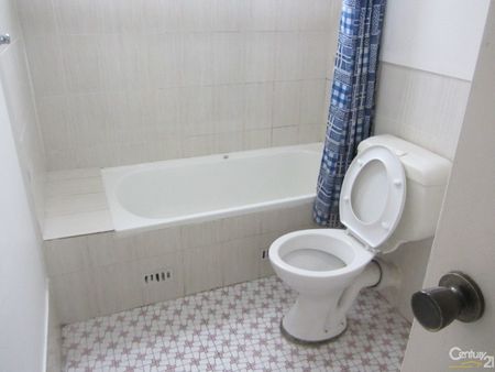 Spacious Second Floor Unit - Photo 5