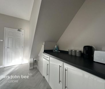 1 bedroom in a house share to rent - Photo 3
