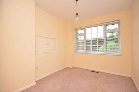 Lynwood, Guildford, GU2 - Photo 5