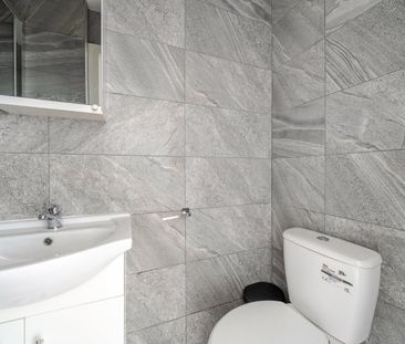 East Dulwich Grove, London, SE22 - Photo 2