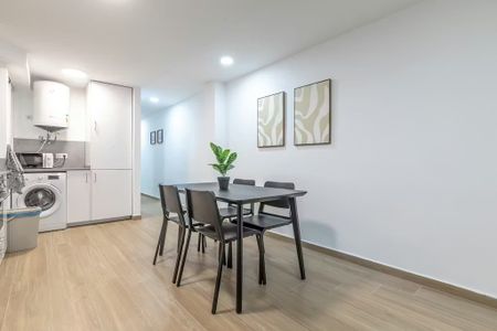 Carrer de Planas, Valencia, Valencian Community 46004 - Photo 2