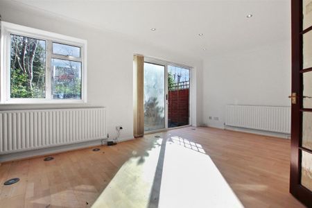 3 bedroom end of terrace house to rent - Photo 3