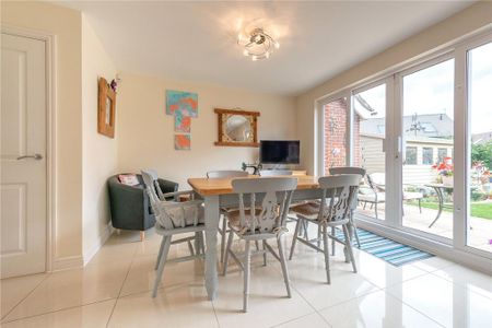 4 bedroom detached house to rent - Photo 3