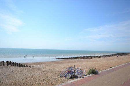 Grand Parade, Eastbourne, BN21 4DG - Photo 4