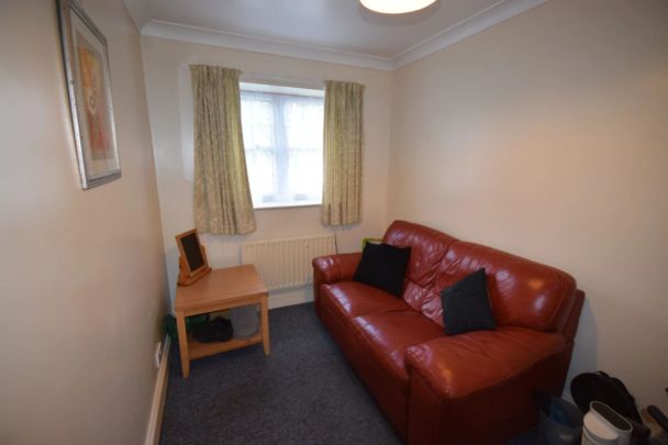 To Rent Queens Road, Town Centre, Bournemouth, BH2 £1,370 pcm Tenancy Info - Photo 1