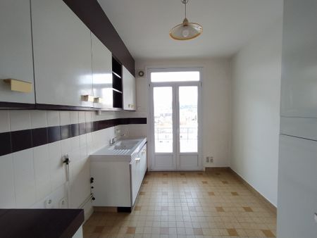 Appartement - 3 pièces - Jaude/Banque de France - Photo 4