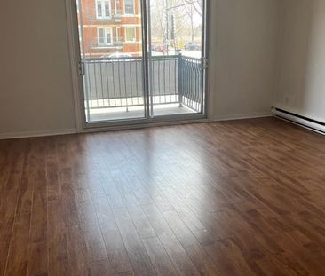 8977 Rue Notre Dame E. - Photo 1