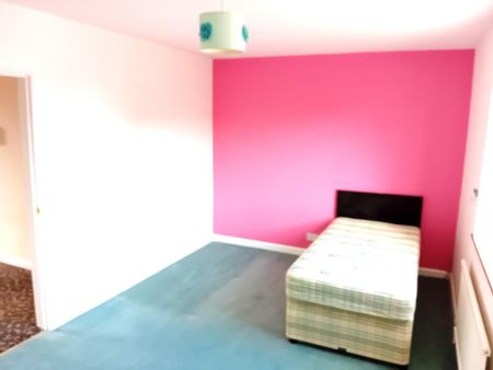 4 bedroom detached house to rent - Photo 5