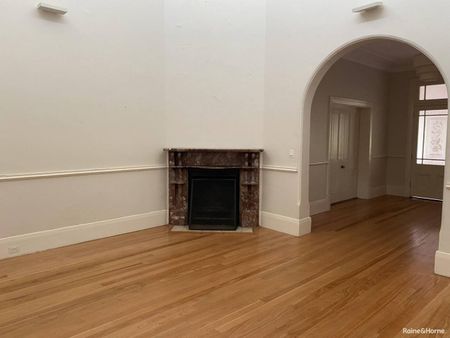 Grand Country Home - Photo 2