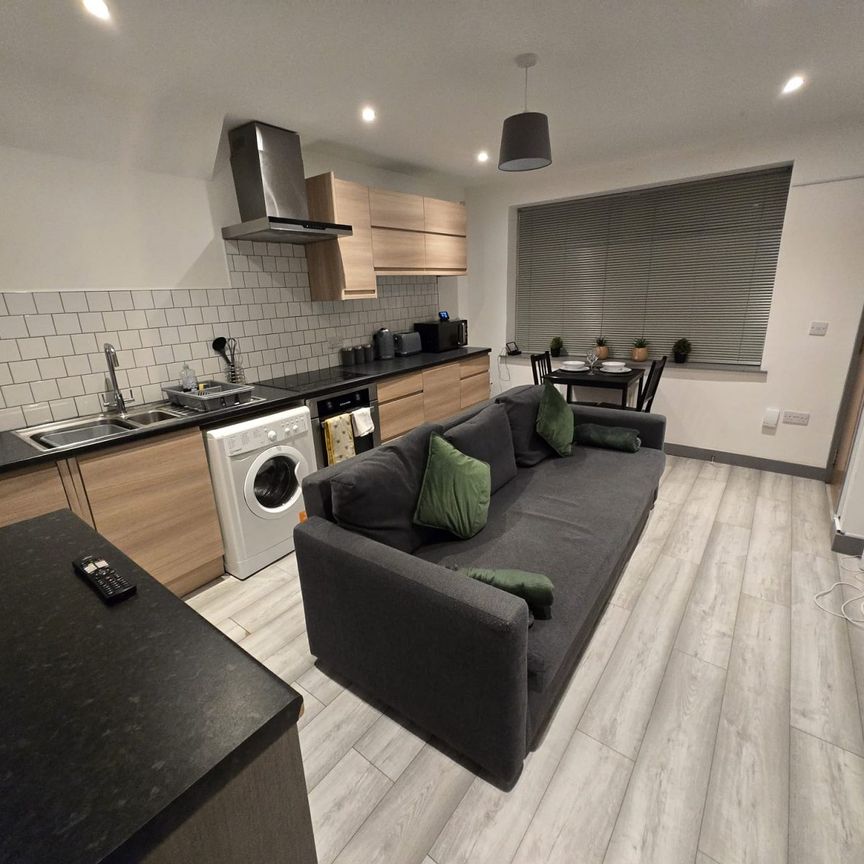 Broadbent Avenue, Latchford, Warrington, WA4 1PX - Photo 1