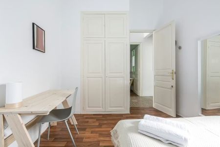 Carrer Gran de Gràcia, Barcelona, Catalonia 08012 - Photo 5