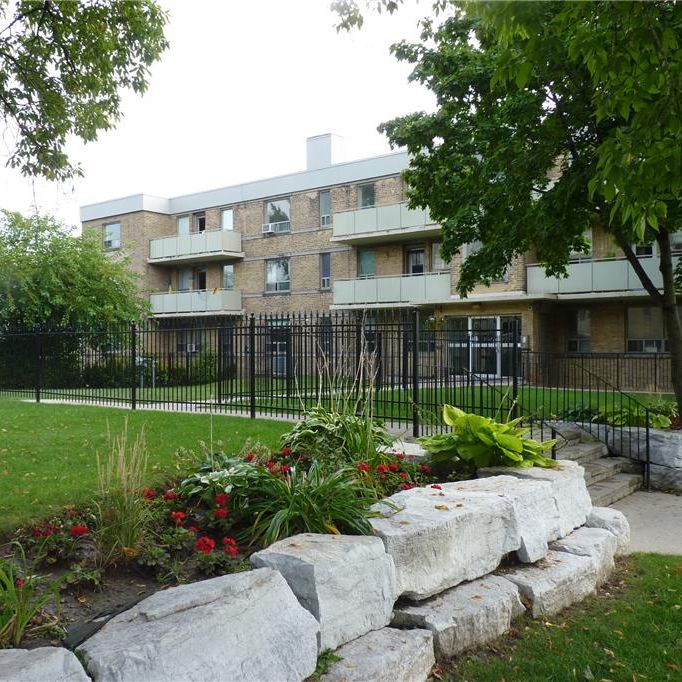 168 & 170 Berry Road, Etobicoke, ON M8Y 1W5 - Photo 1