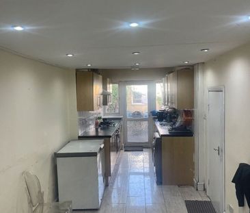 Room in a Shared House, Ley St, IG1 - Photo 2