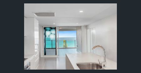 Coastal Luxury Living – Beachfront Apartment - Photo 3