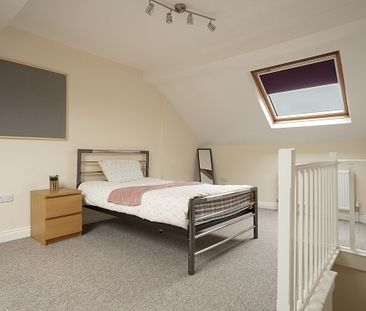 4 bedroom property with 2 bathrooms - Photo 5