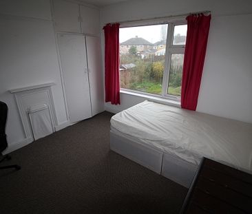 4 Bed Student Accommodation - Photo 3