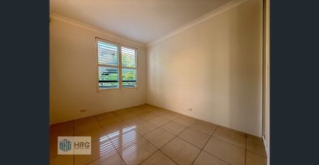 Spacious, Private & House-Like Apartment with Garden – Walk to Chatswood Interchange - Photo 5