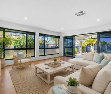 SPACIOUS FAMILY LIVING IN PEACEFUL CUL-DE-SAC WITH POOL - Photo 1