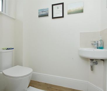 4 bedroom semi-detached house to rent - Photo 3