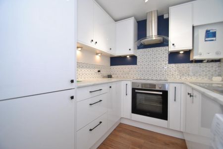 2 bedroom end of terrace house to rent - Photo 3