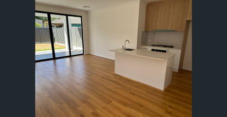 Stunning newly built townhouse in highly sought after Modbury - Photo 2