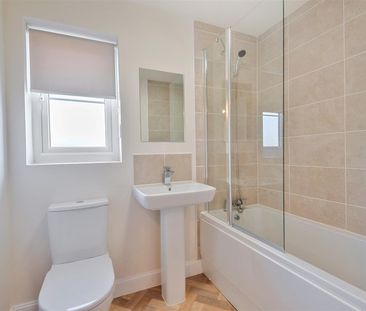 3 Bedroom House - Semi-Detached - Photo 2