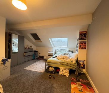 3 bedroom flat to rent - Photo 4