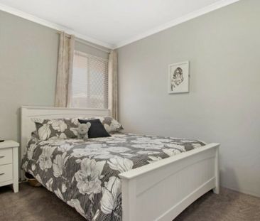 Easy-care Apartment - Close to Everything! - Photo 4