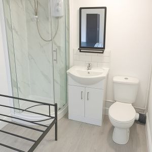 Studio Flat, Lower Ford Street, CV1 - Photo 2