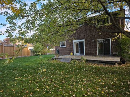 For Lease - 16 Portland Crescent, Newmarket, Ontario - Photo 3
