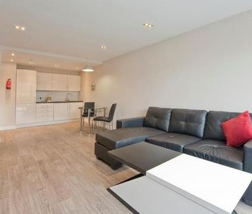 Spectacular 2 bedroom property with balcony and large communal terrace - Photo 1